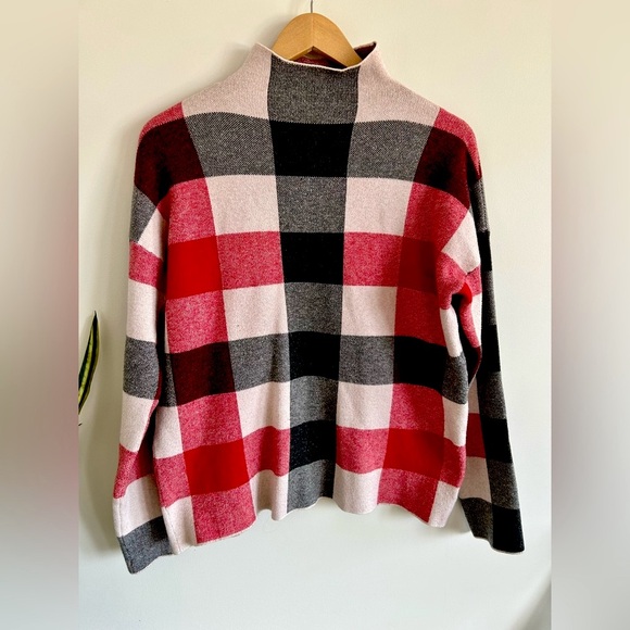 Tahari Checkered Sweater - Stretchy & Stylish - Picture 3 of 9